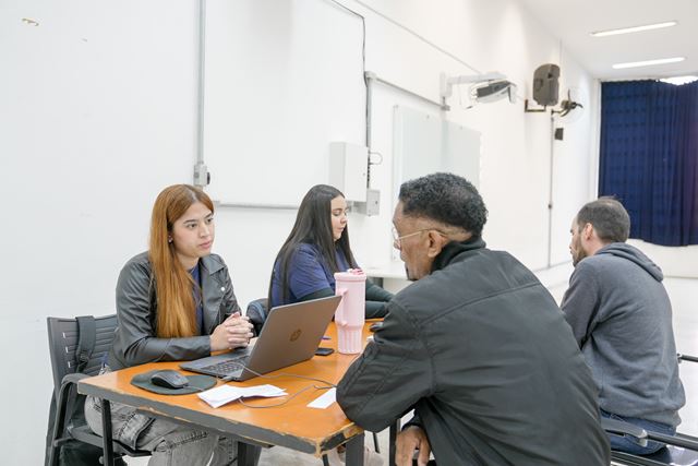 Ação de empregabilidade conecta candidatos a vagas de estágios e empregos