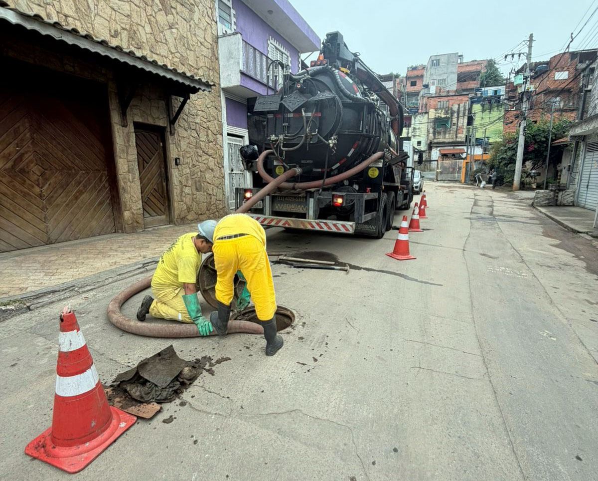 Prefeitura realiza a desobstrução do sistema de drenagem de águas pluviais no Cabuçu