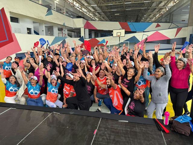 CEU São Domingos recebe mais de 100 pessoas em aulão gratuito de zumba para idosos