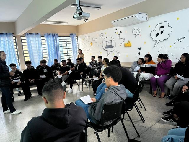 Prefeitura leva palestras do movimento Jovens Contra a Violência a escolas estaduais