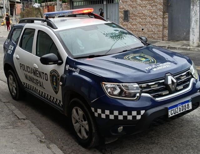 GCM apreende adolescente por furto e prende homem por roubo de cabos