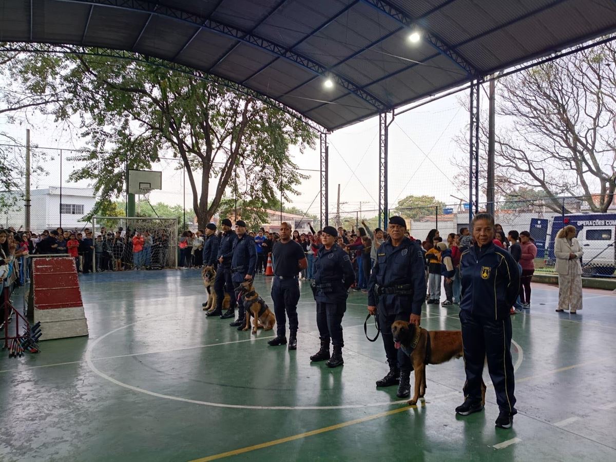 GCM promove apresentação do Canil para alunos no Jardim Santa Terezinha