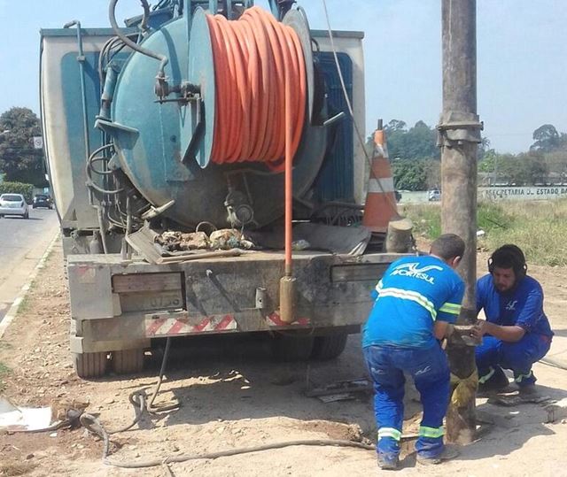 Hidrojato é utilizada para limpeza de boca de lobo no Parque Cecap