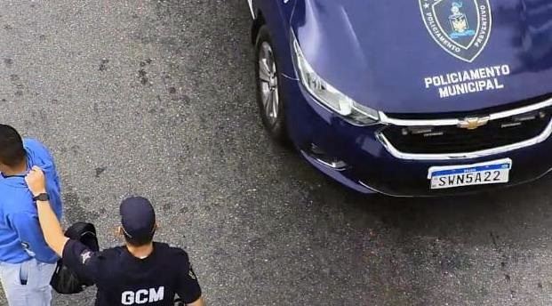 GCM captura foragido e prende criminoso por furto de cabos em ações na cidade