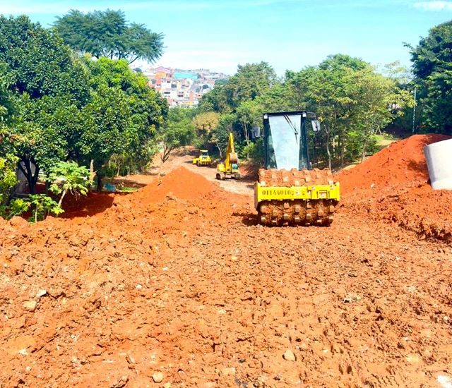 Prefeitura finaliza recomposição de talude em praça no Jardim Angélica