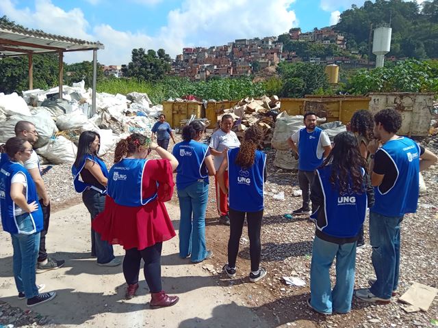 Futuros biólogos conhecem sistema de gestão de resíduos de Guarulhos em visita ao aterro sanitário e a outras instalações
