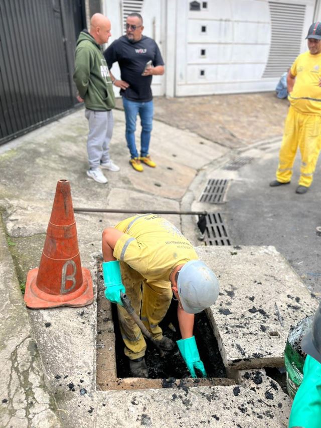 Prefeitura promove desobstrução de bocas de lobo no Lavras e no Soberana