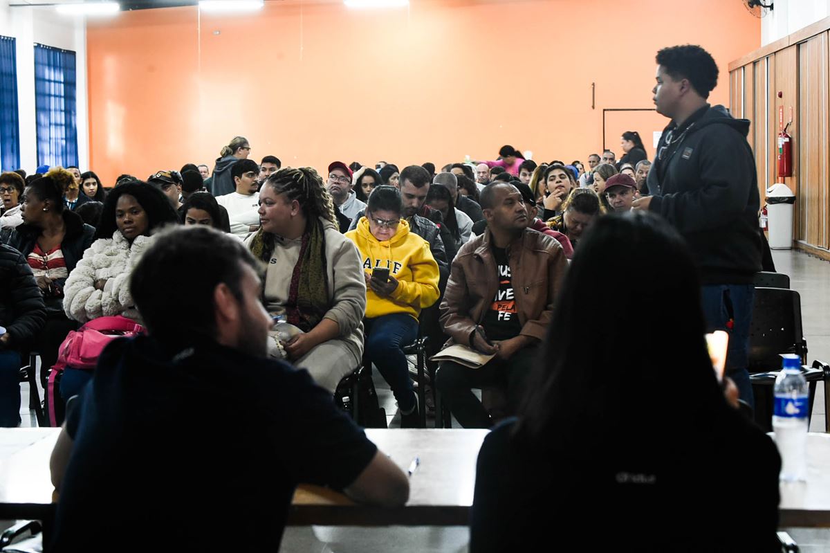 Expo Empregabilidade oferece 2 mil vagas e reúne centenas de candidatos em busca de oportunidades no primeiro dia do evento