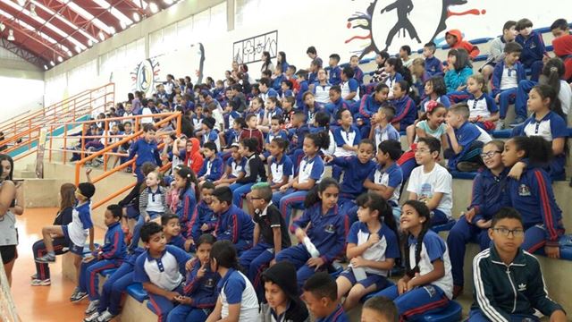 Alunos da EPG Hamilton Félix prestigiam jogos da Olimpíada Colegial