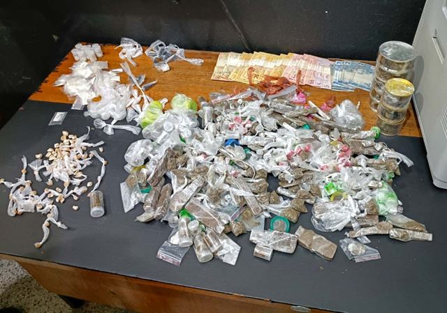 GCM prende traficante com 1,5 kg de drogas e recupera veículos roubados