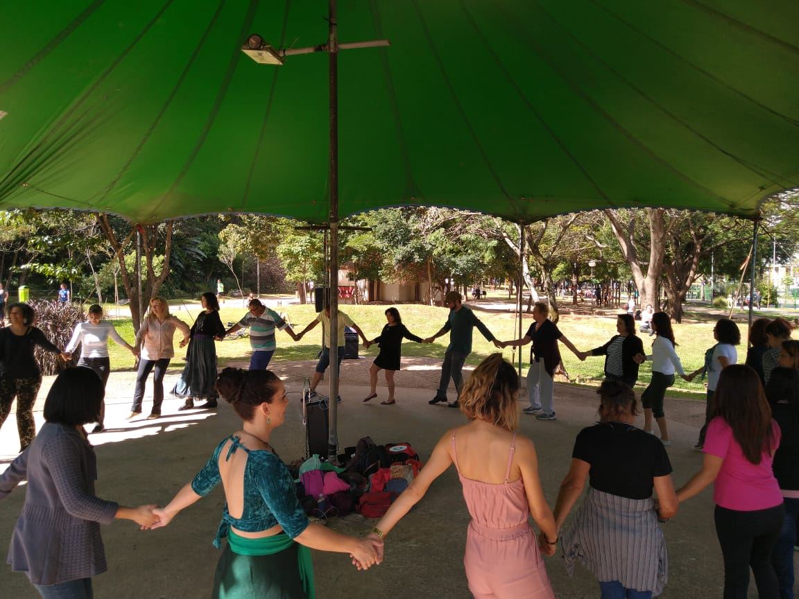 Bosque Maia tem dança circular aberta ao público neste domingo