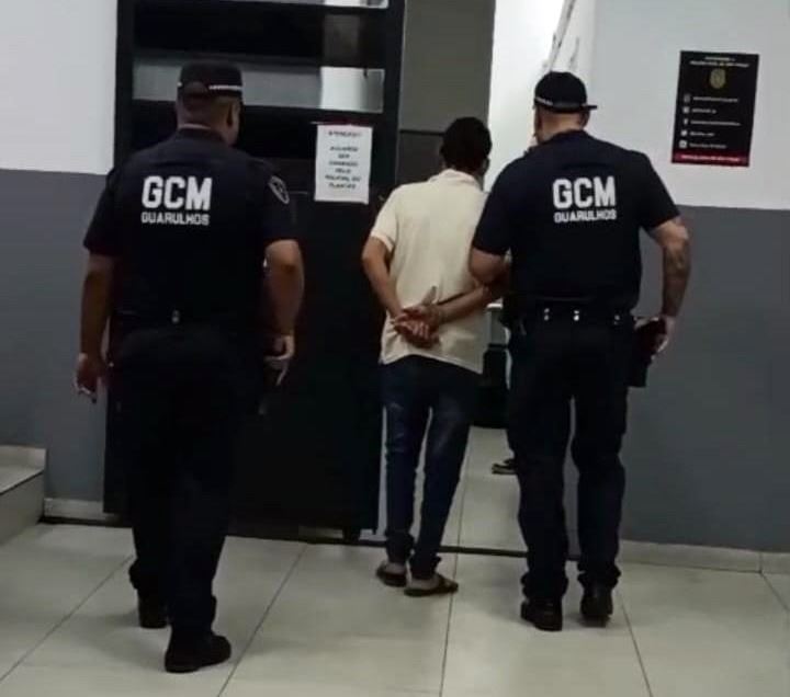 GCM prende homem em flagrante por violência doméstica contra a ex-companheira no Marmelo