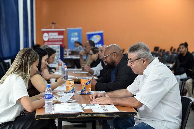 Mutirão de empregos 50 + atrai grande público em busca de recolocação no mercado de trabalho