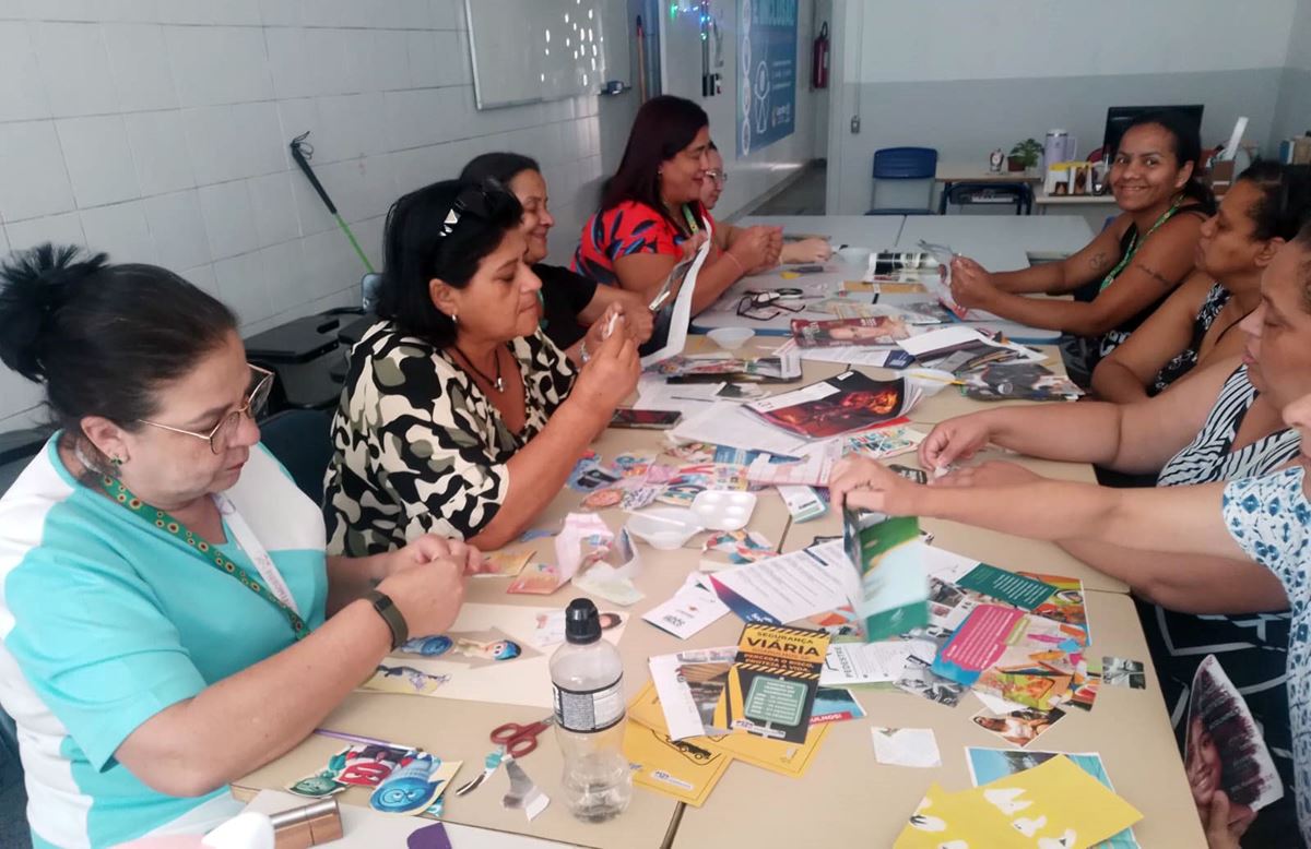 Encontro arteterapêutico de mulheres com fibromialgia é marcado por emoção e partilha