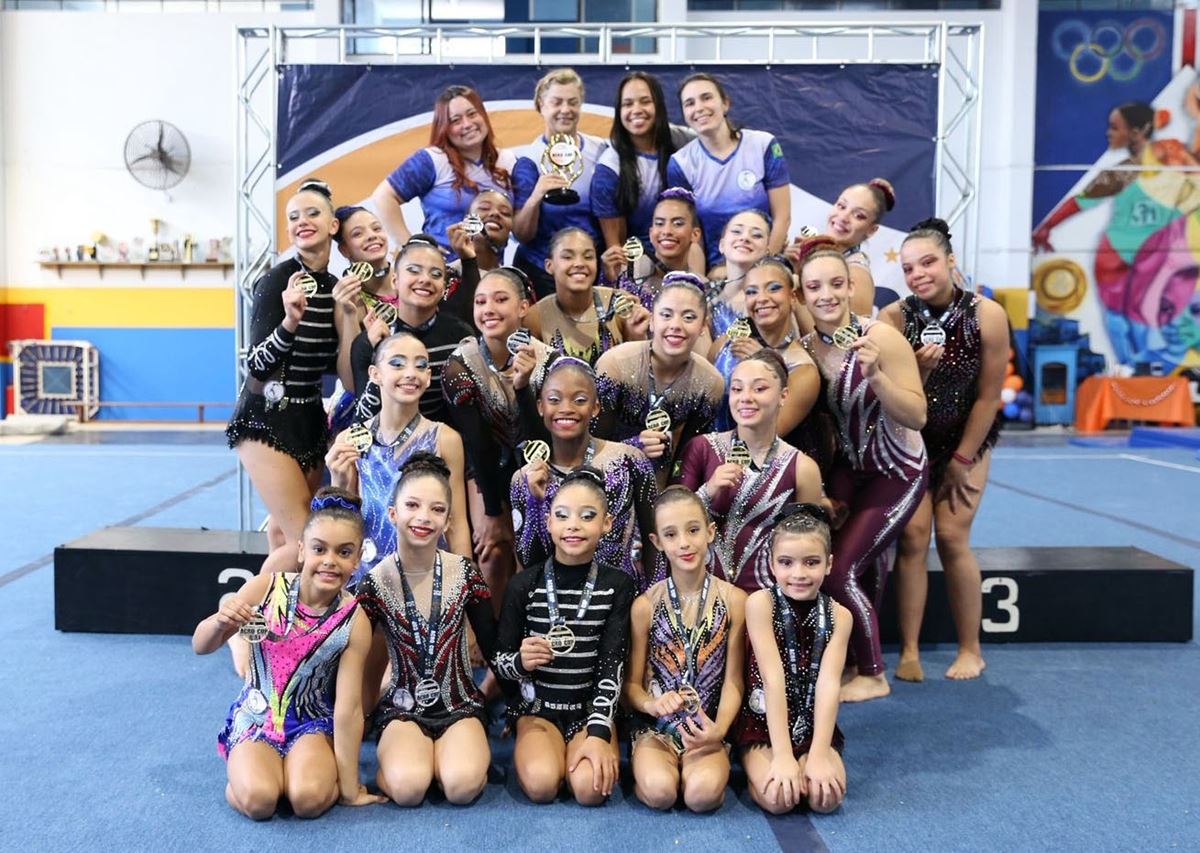 Equipe de ginástica acrobática de Guarulhos é campeã do Acro Cup