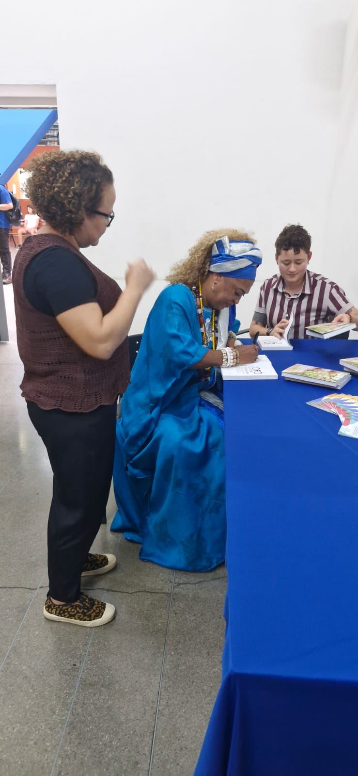 Reunião do Conselho da Igualdade Racial debate intolerância religiosa e lança biografia de Iyálorixá