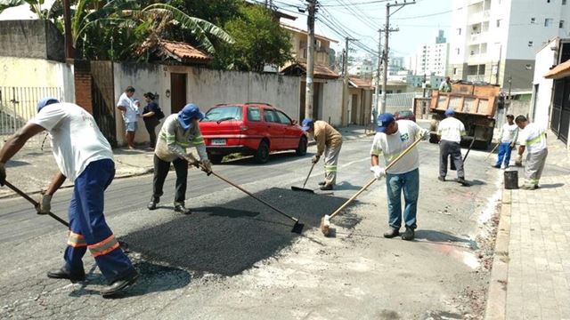 Manutenções do tapa-buracos ocorrem em seis regiões da cidade
