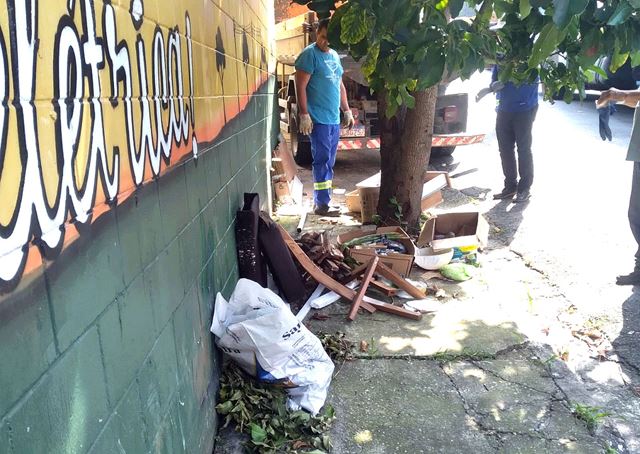 Prefeitura remove descarte irregular em diversos pontos da cidade