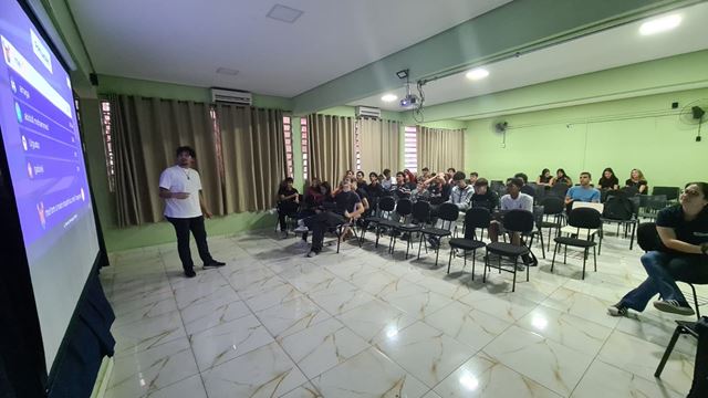 Programa Juventude na Escola leva ciência a estudantes do ensino médio