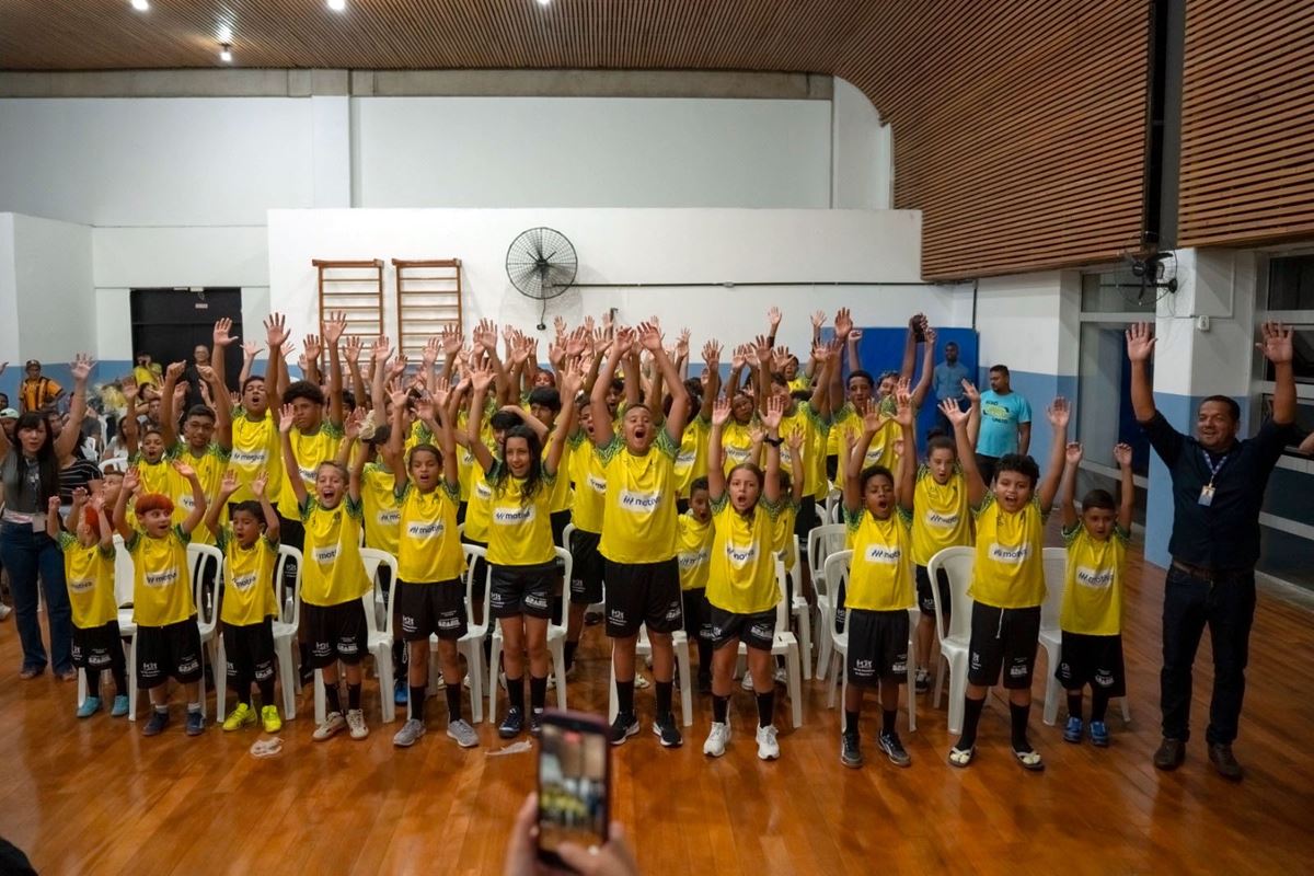 Crianças e adolescentes participam de novo projeto esportivo no CEU Pimentas