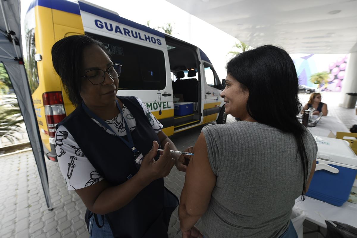 Vacimóvel leva vacinação contra influenza e outras doenças à Escola Jean Piaget neste sábado