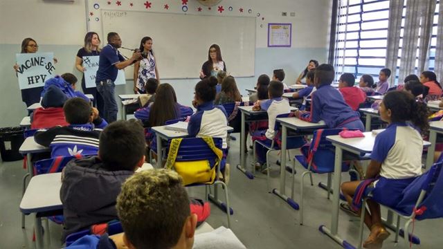 Vacinação contra o HPV ganha visibilidade nas escolas com apoio de ONG