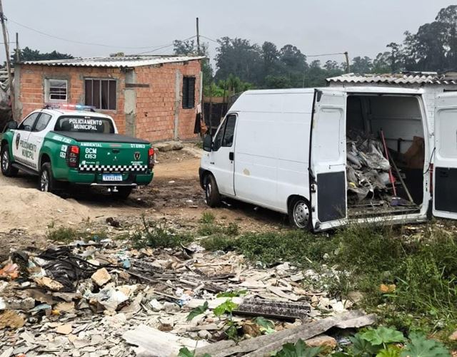 GCM apreende veículo por descarte irregular e resgata capivara em situação de risco