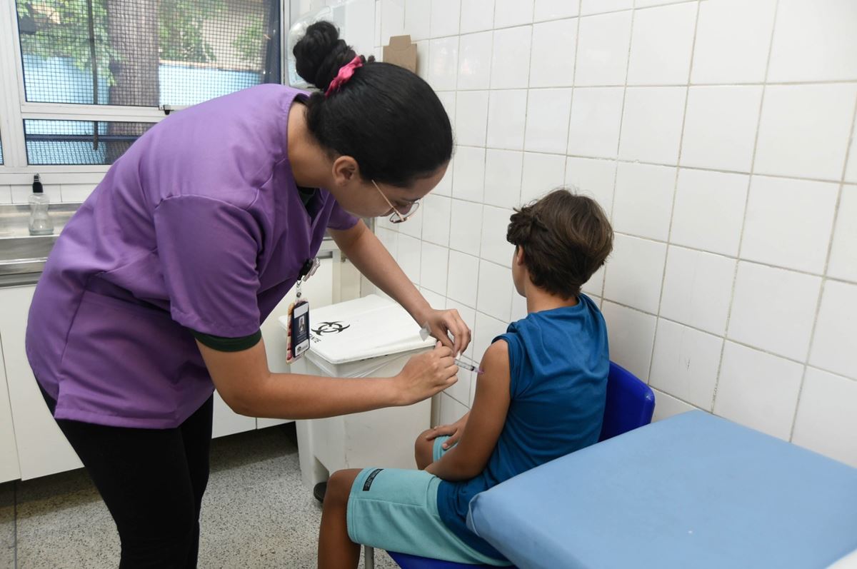 Guarulhos reforça a importância da segunda dose contra a dengue entre adolescentes
