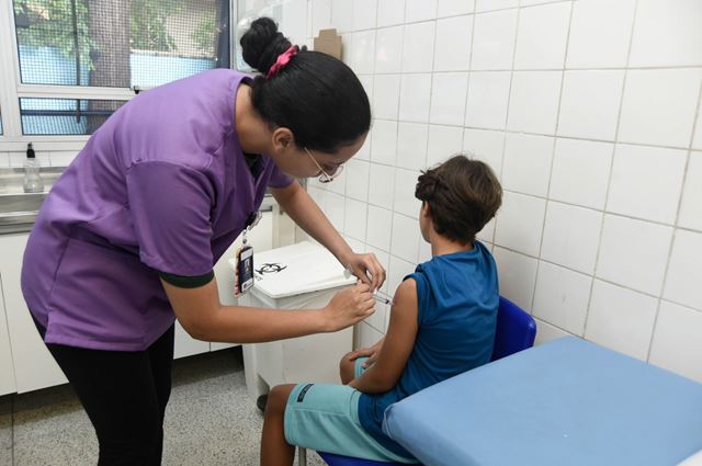 Guarulhos reforça a importância da segunda dose contra a dengue entre adolescentes