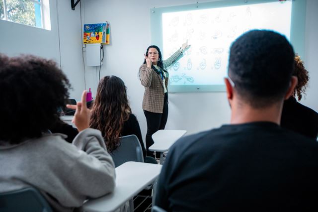 Prefeitura de Guarulhos oferece curso gratuito de Libras para iniciantes