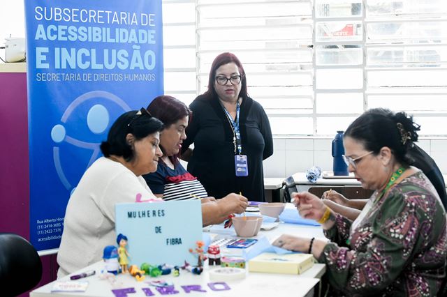 Mulheres com fibromialgia expressam suas emoções em vivência realizada pela Prefeitura