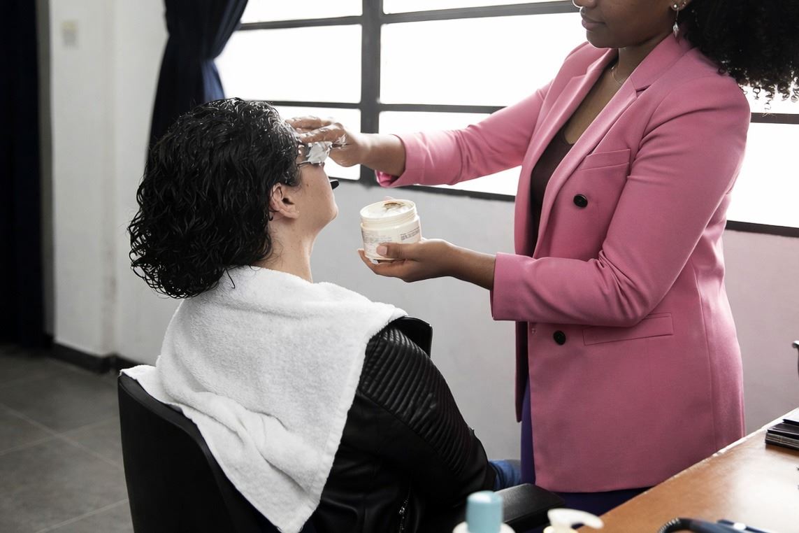 Casa da Mulher Bom Clima realizará oficina prática de terapia capilar natural nesta sexta-feira