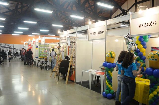 Feira do Estudante agita Adamastor no primeiro dia