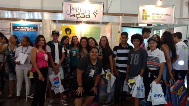 Integrantes do “Jovens em Ação” participam da Feira do Estudante