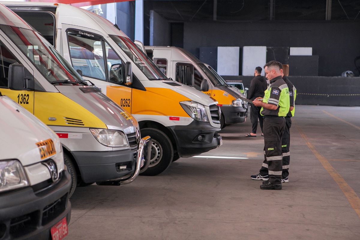 Prefeitura vistoria vans do programa Transporte Escolar Gratuito