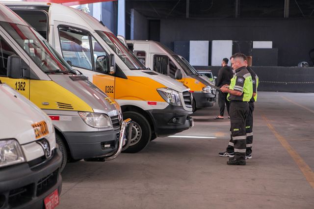 Prefeitura vistoria vans do programa Transporte Escolar Gratuito