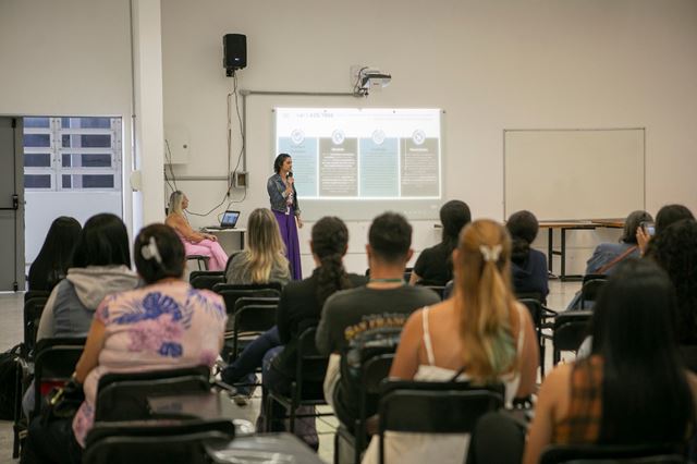 Educação recebe 130 novos servidores em encontro de integração no Adamastor