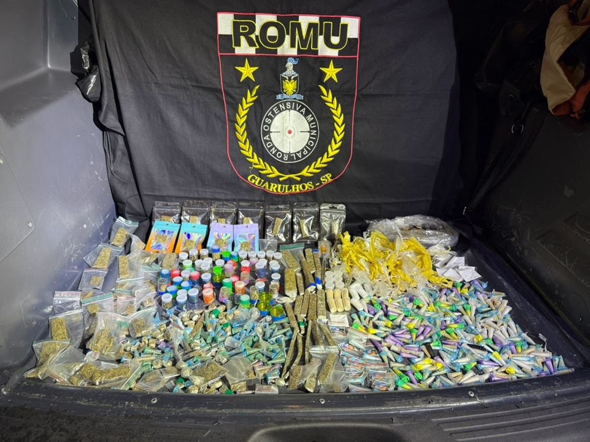 GCM de Guarulhos prende traficantes, apreende 2,6 kg de drogas e recupera veículo furtado