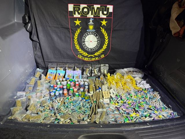 GCM de Guarulhos prende traficantes, apreende 2,6 kg de drogas e recupera veículo furtado