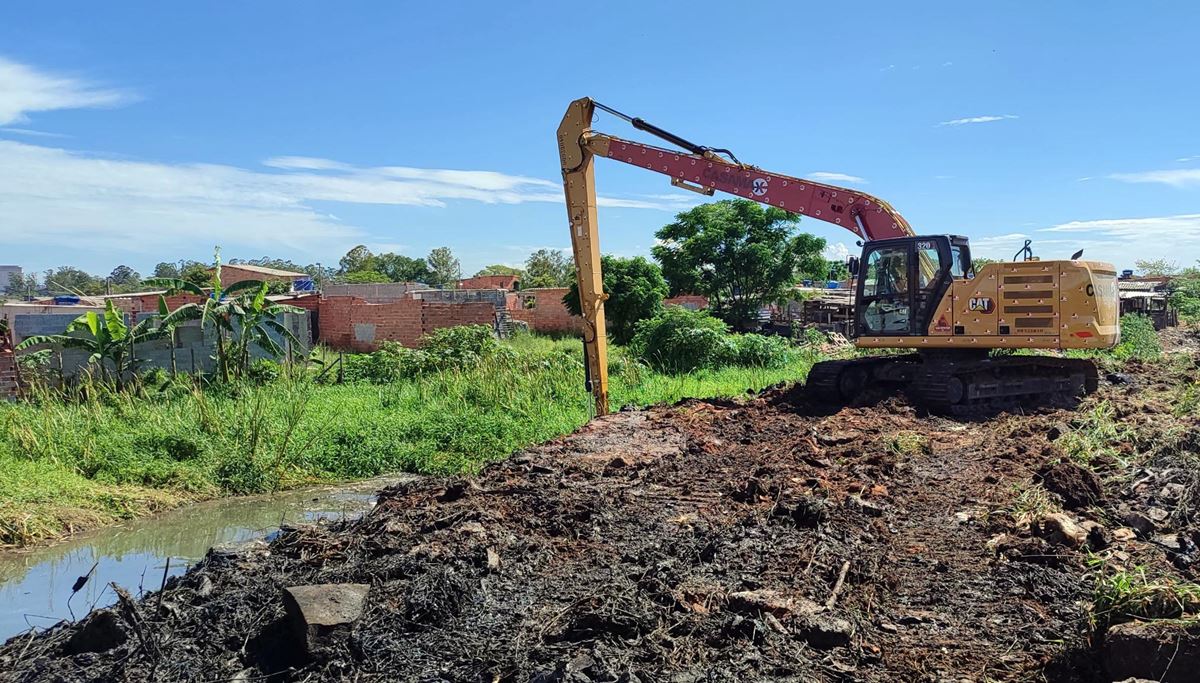 Prefeitura de Guarulhos combate enchentes e inicia desassoreamento na Vila Laurita