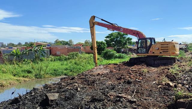 Prefeitura de Guarulhos combate enchentes e inicia desassoreamento na Vila Laurita