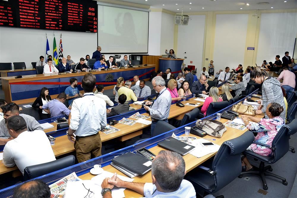 Vereadores discutem, mas não deliberam PL do passe livre