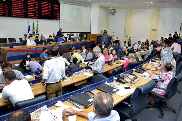 Vereadores discutem, mas não deliberam PL do passe livre