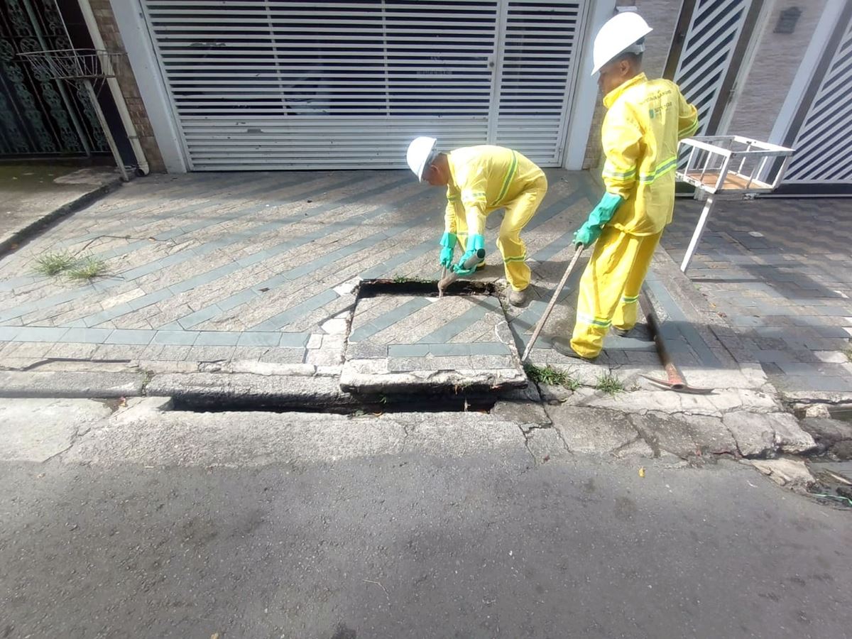 Prefeitura limpa bocas de lobo no Parque Continental, Jardim São Manoel e Bonsucesso