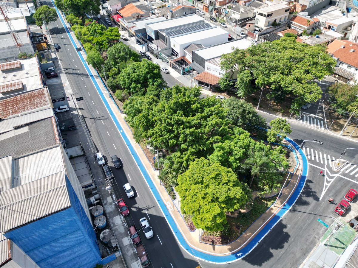 Prefeitura revitaliza avenida Onze de Agosto e entrega nova área de lazer em Guarulhos
