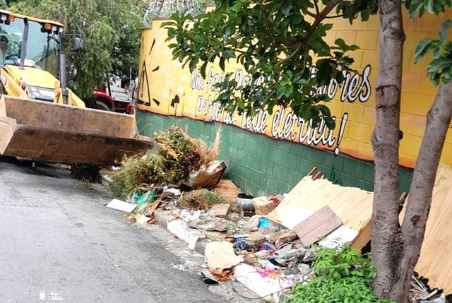 Prefeitura promove remoção de descarte irregular em diversos pontos da cidade