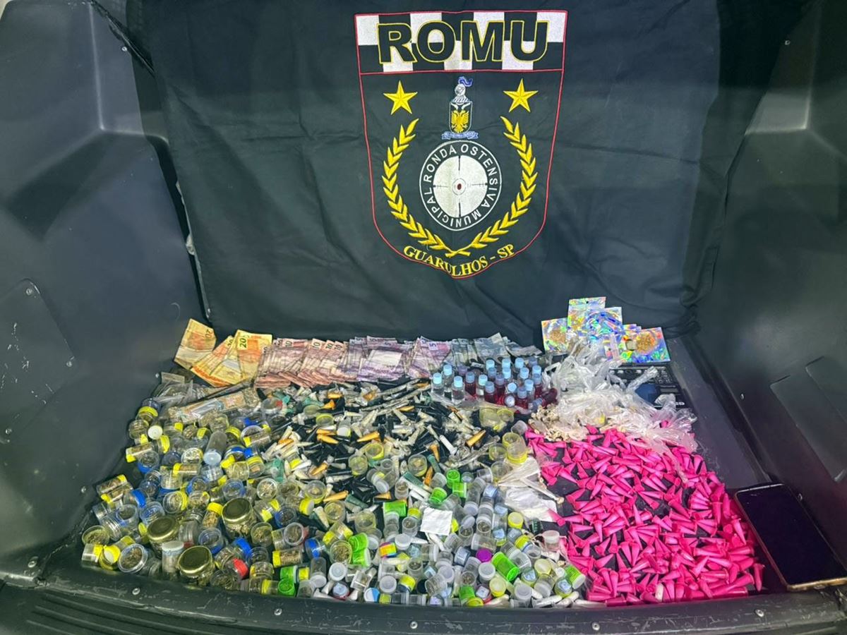 GCM apreende adolescente e prende três homens com 2,8 kg de drogas