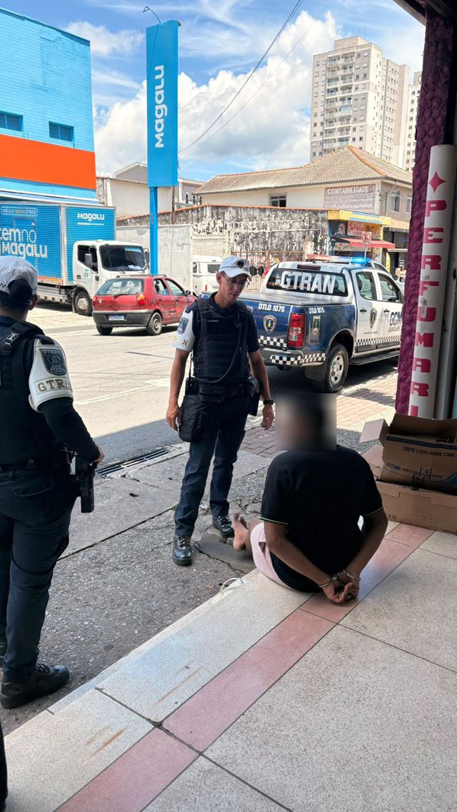 GCM de Guarulhos prende homem por roubo a supermercado na Vila Galvão