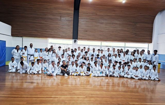 Encerramento das atividades do ano do karatê reúne alunos e familiares no CEU Pimentas