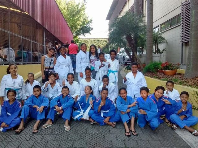 Escola estadual brilha no Judô e conquista o ouro em duas categorias